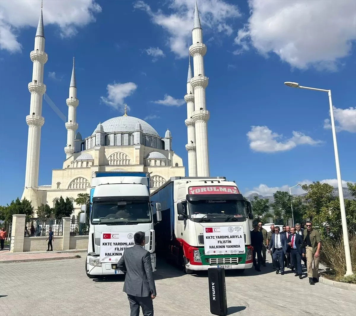 KKTC’den Gazze’ye Yardım Tırları Dualarla Yola Çıktı