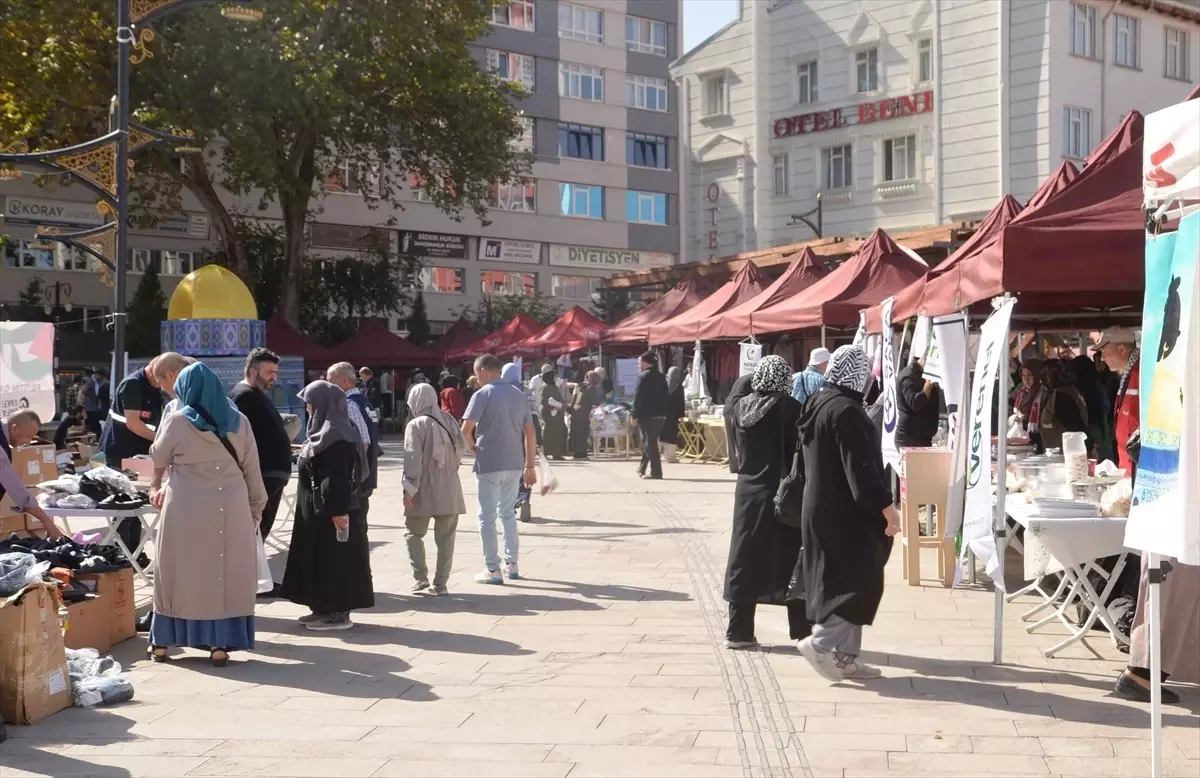 Kütahya’da Hayır Çarşısı Açıldı