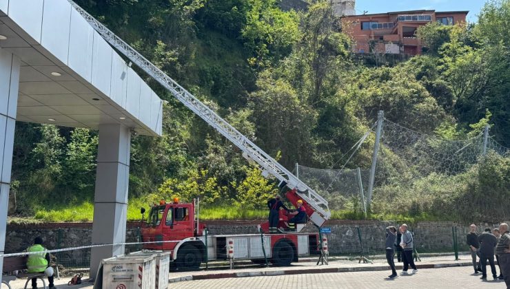 Zonguldak 100. Yıl Otogarında Korkutan Heyelan: Yol Ulaşıma Kapandı