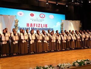 BEUN’da Hafızlık Sevinci: Genç Hafızlar İcazetlerini Aldı