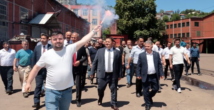 Genel Başkan Yeşil’e meşaleli karşılama