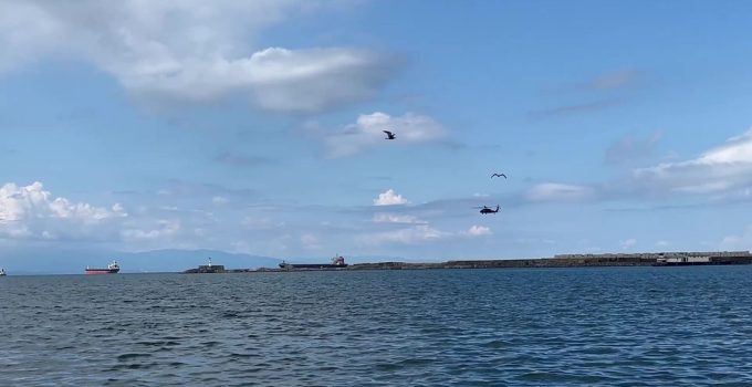 Ereğli semalarında eğitim uçuşu yapan savaş helikopterleri ilgi odağı oldu