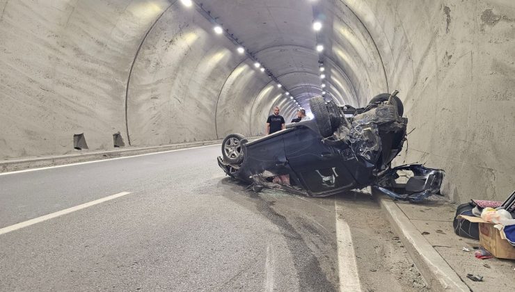 Uzunkum Tüneli’nde takla atan otomobilde iki kişi yaralandı