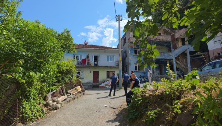 Ereğli’de çatıya çıkarak intihar girişiminde bulundu: 45 dakikalık ikna çabası sonuç verdi