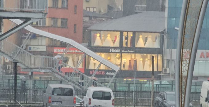 Zonguldak’ta sağanak aniden bastırdı
