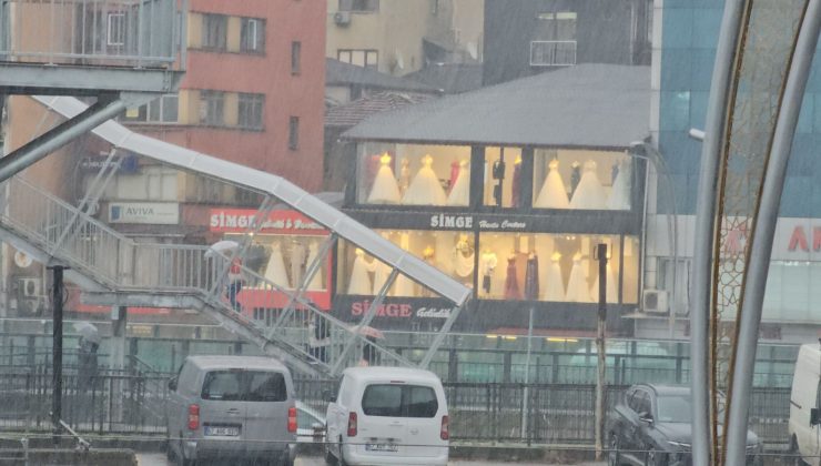 Zonguldak’ta sağanak aniden bastırdı