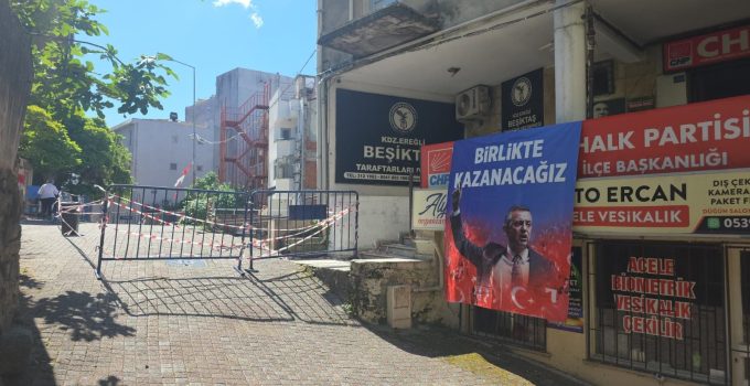 Karadeniz Ereğli’de CHP binası bitişiğinde korkutan toprak kayması