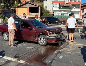 Kamyona arkadan çarpan otomobilde 2 kişi yaralandı