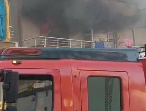 Elektrikli fırından çıkan yangın evi küle çevirdi