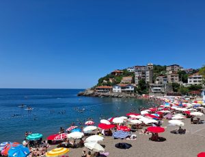 Zonguldak plajlarında günlük ziyaretçi sayısı 9 bini aştı