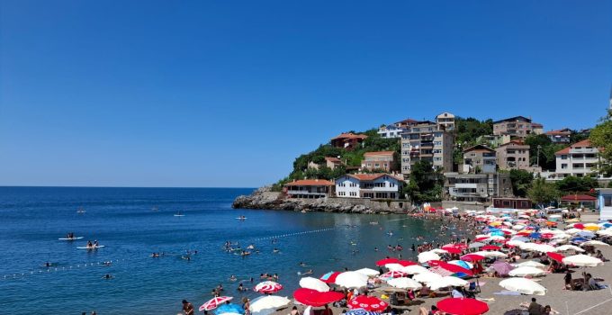 Zonguldak plajlarında günlük ziyaretçi sayısı 9 bini aştı