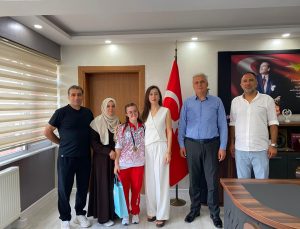 Dünya Üçüncüsü ve Türkiye Şampiyonu Zeynep Tuncay’dan İlçe Millî Eğitim Müdürlüğüne Ziyaret