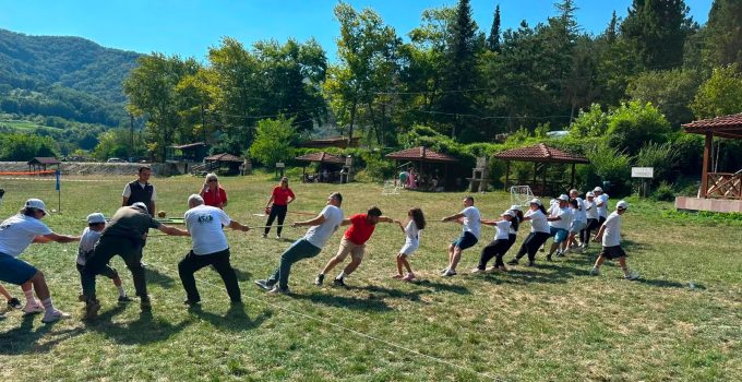 Zonguldak’ta aileler çadırlarını Milli Egemenlik’e kurdu