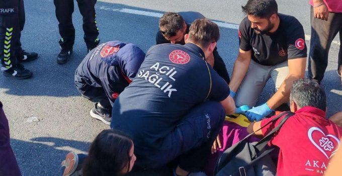Yaya geçidinde otomobil çarptı 2 kişi hastaneye kaldırıldı