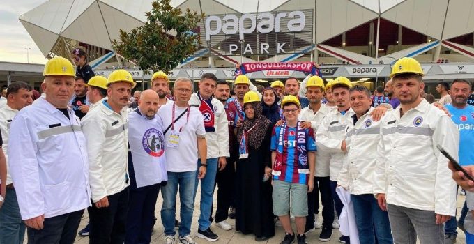 Zonguldaklı madenciler Trabzonspor-Başakşehir maçında tribünlerde
