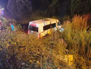 Bartın’da minibüs şarampole uçtu: 6 yaralı