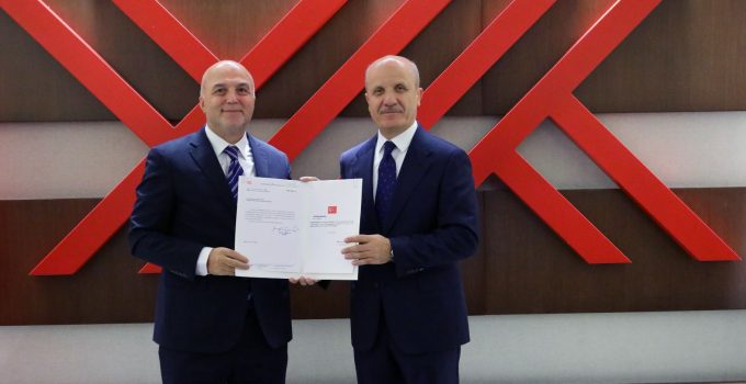 Rektör Ulusoy, Mazbatasını YÖK Başkanı Prof. Dr. Erol Özvar’dan Aldı