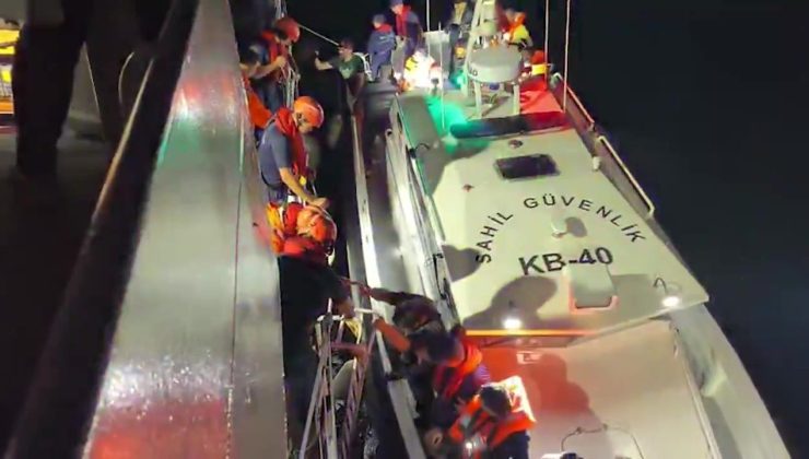 Kastamonu açıklarında batan ticari geminin 13 mürettebatı kurtarıldı