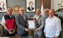 Zonguldak Arı Yetiştiricileri Birliği, kestane balı tescil belgesini il müdürüne takdim etti
