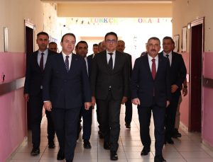 Vali Hacıbektaşoğlu, Zonguldak’ta okulları ziyaret etti