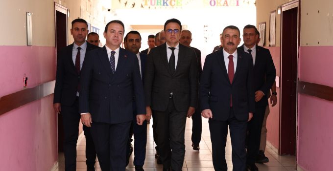Vali Hacıbektaşoğlu, Zonguldak’ta okulları ziyaret etti