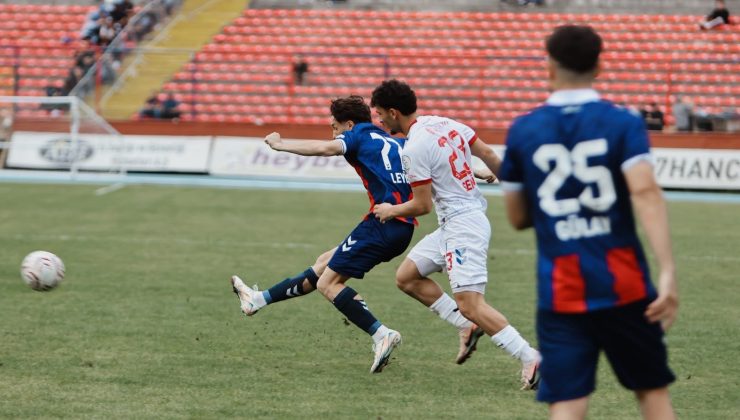 Batı Karadeniz derbisinde son dakika şoku: Zonguldakspor evinde Karabük İdmanyurdu’na 2-1 mağlup oldu