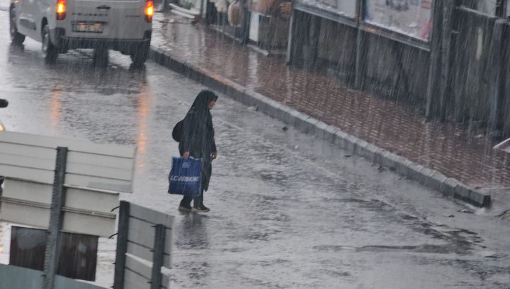 Zonguldak’ta sağanak ve rüzgar mesaisi: Hazırlıksız yakalananlar çadırlara sığındı