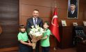 Eğitimde ilk zil çaldı: Minik öğrenciler Vali Hacıbektaşoğlu’nun misafiri oldu