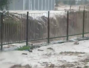 Zonguldak’ta sağanak yağış dereleri taşırdı atölyeleri su bastı