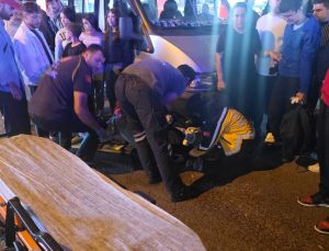 Anne ve oğluna motosiklet çarptı: 1 yaralı