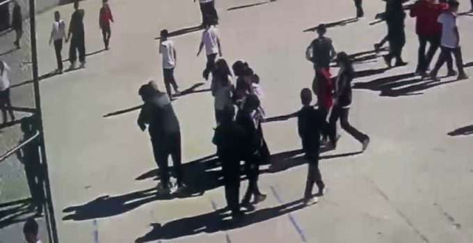 Zonguldak’ta nefessiz kalan öğrenciyi beden eğitimi öğretmeni kurtardı
