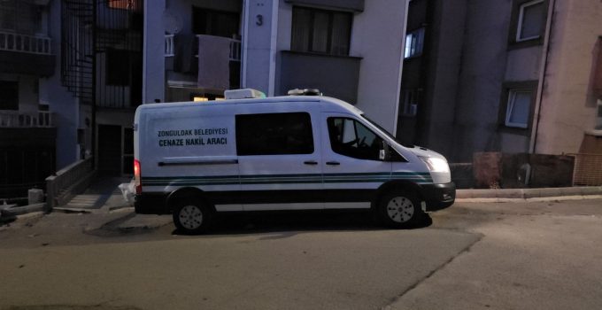 Evinden koku gelen 55 yaşındaki adam ölü bulundu