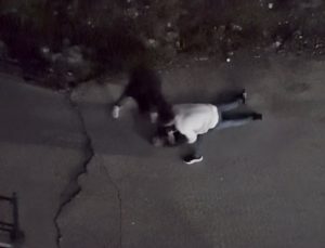 Zonguldak’ta sokak ortasında darp iddiası: Yaralı olduğu öne sürülen kişiyi arkadaşları götürdü