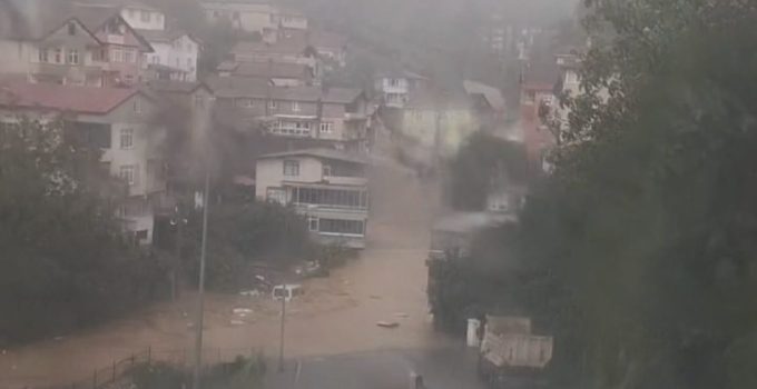 Ereğli’de Dombay Deresi Taştı : Ekipler Seferber Oldu