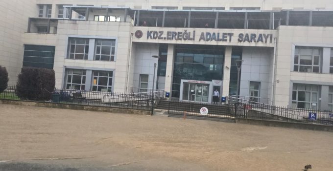 Zonguldak’ın Ereğli İlçesi Sağanak Yağış Hayatı Olumsuz Etkiledi