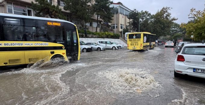 Zonguldak’ta sağanak ulaşımı felç etti: Araçlar arızalandı, tünellerde trafik kontrollü sağlandı