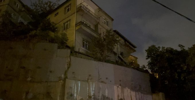 Zonguldak’ta iki katlı binada göçük ihbarı ekipleri harekete geçirdi