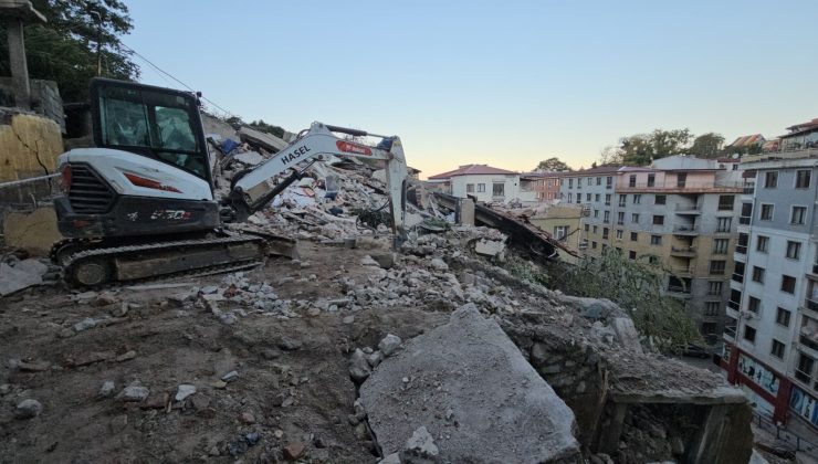 Zonguldak’ta çöken binanın çevresindeki 30 kişi tahliye edildi