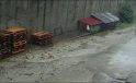 Zonguldak’ta 2 aracın enkaz altında kaldığı duvarın çökme anı kameraya yansıdı