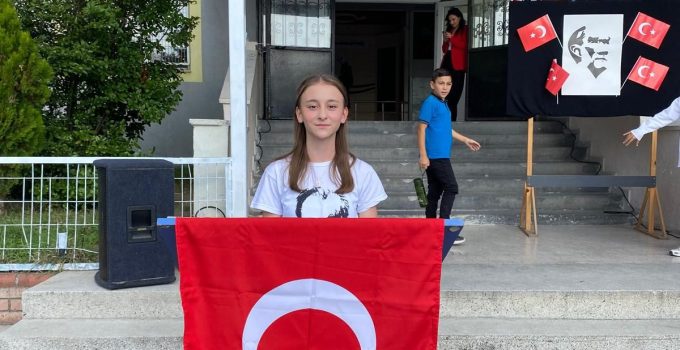 Cumhurbaşkanı Süleyman Demirel Ortaokulu’nda Cumhuriyet’in 103. yılı coşkuyla kutlandı
