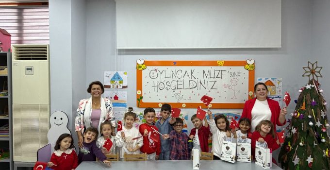 Cumhuriyet Coşkusu Oyuncak Müzesi’nde Çocuklarla Buluştu