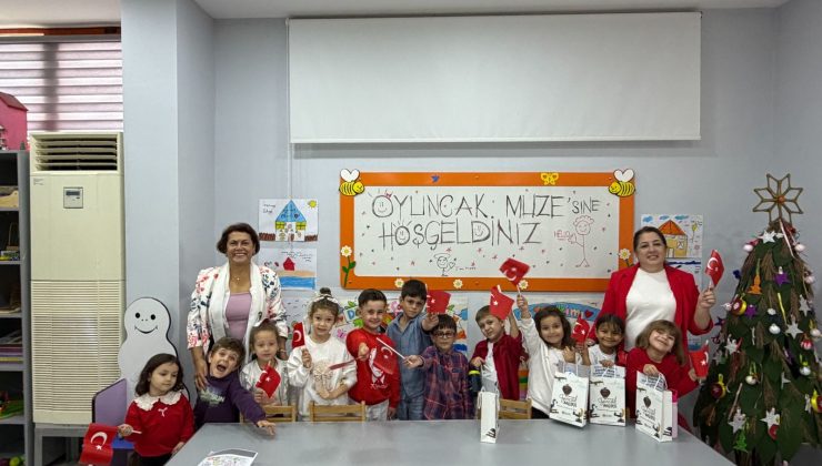 Cumhuriyet Coşkusu Oyuncak Müzesi’nde Çocuklarla Buluştu