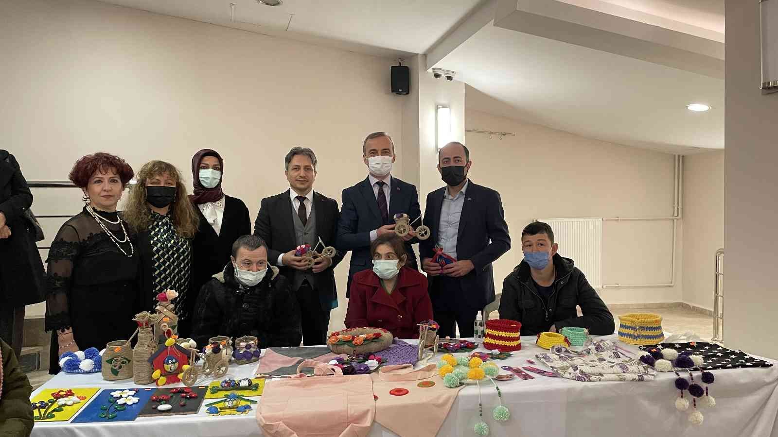 95 eserini sergileyen çocuklar başarıya imza attı