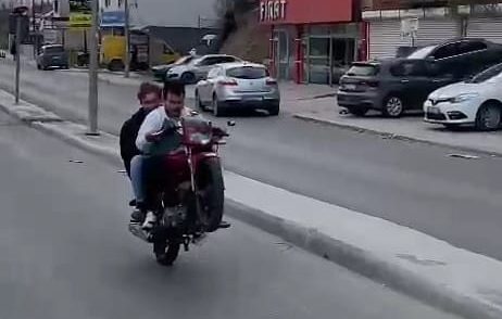 Motosiklet sürücülerinin trafikte tehlikeli oyunu