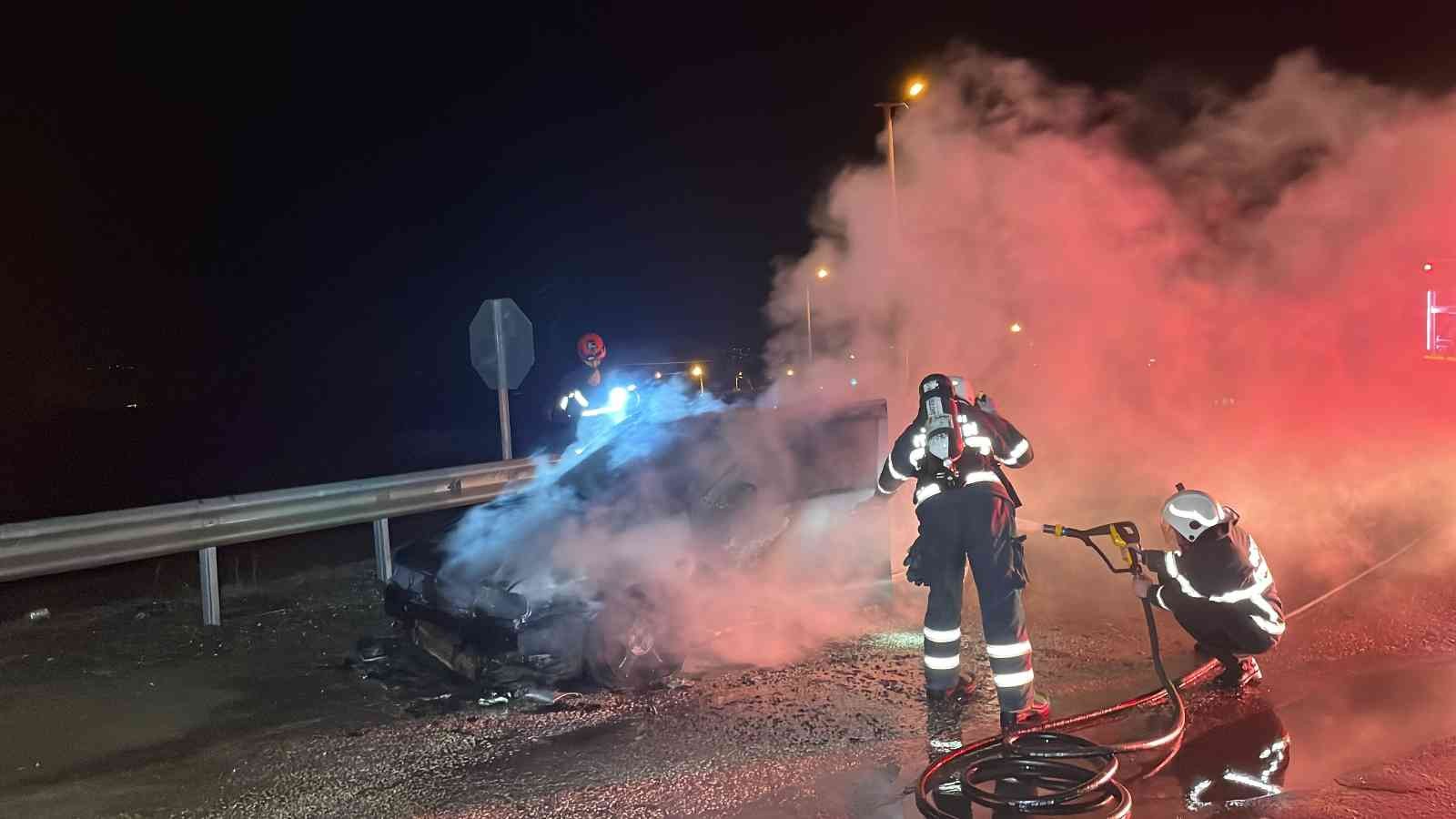 Seyir halinde ki araç alev alev yandı