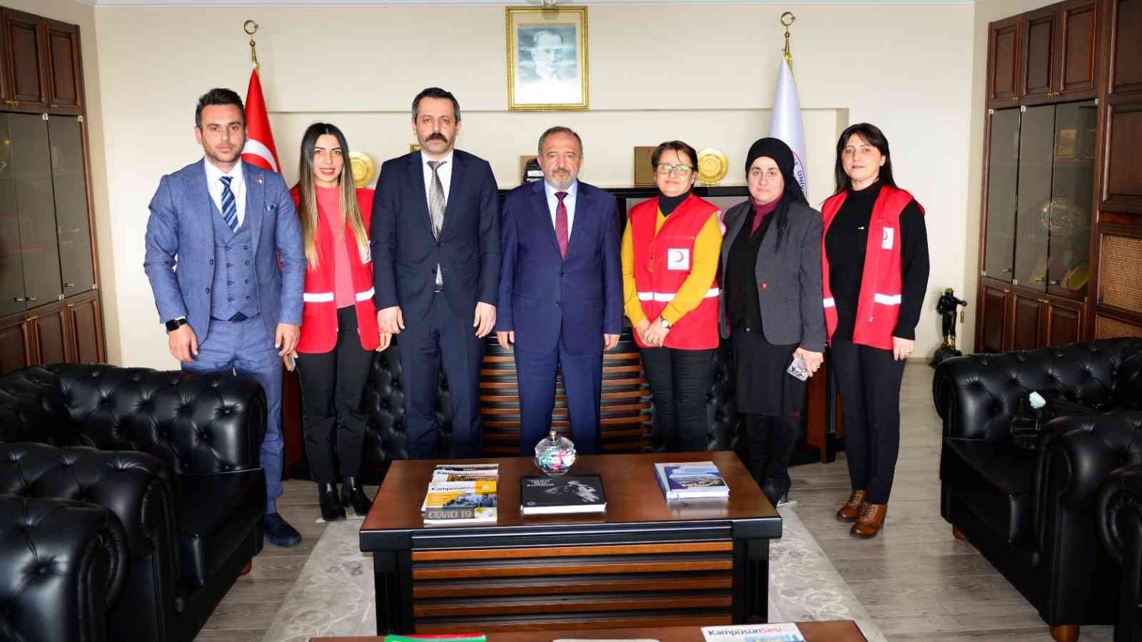 ZBEÜ’ye kurumsal kan bağışçısı altın madalyası takdim ettiler